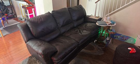 Free couch! Must pick up