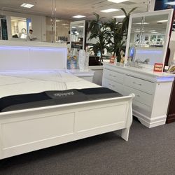 White Bedroom 5pc Set For Sale ( Free Mattress) W/ Builtin Led Lights 