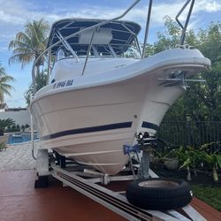 Selling 2000  Cobia 220 walkaround.