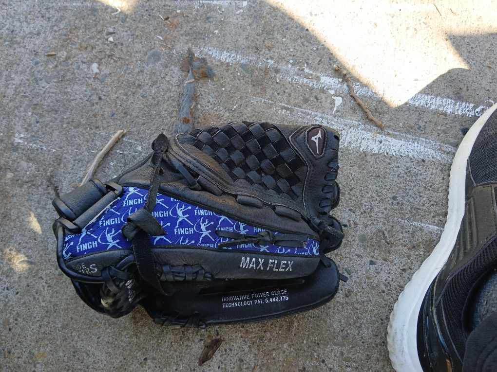 Mizuno Finch Prosect Fastpitch Softball Glove 11.5"