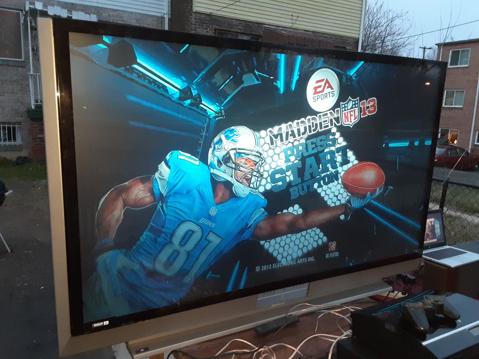 Mitsubishi 73inches DLP TV with 80GB PS3 with wireless controller and all cords and games