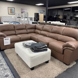 Leather Sectional. 🚚WE DELIVER🚚