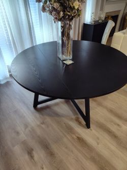 Beautiful 60" Round Solid Wood Table (Dining, Etc)
