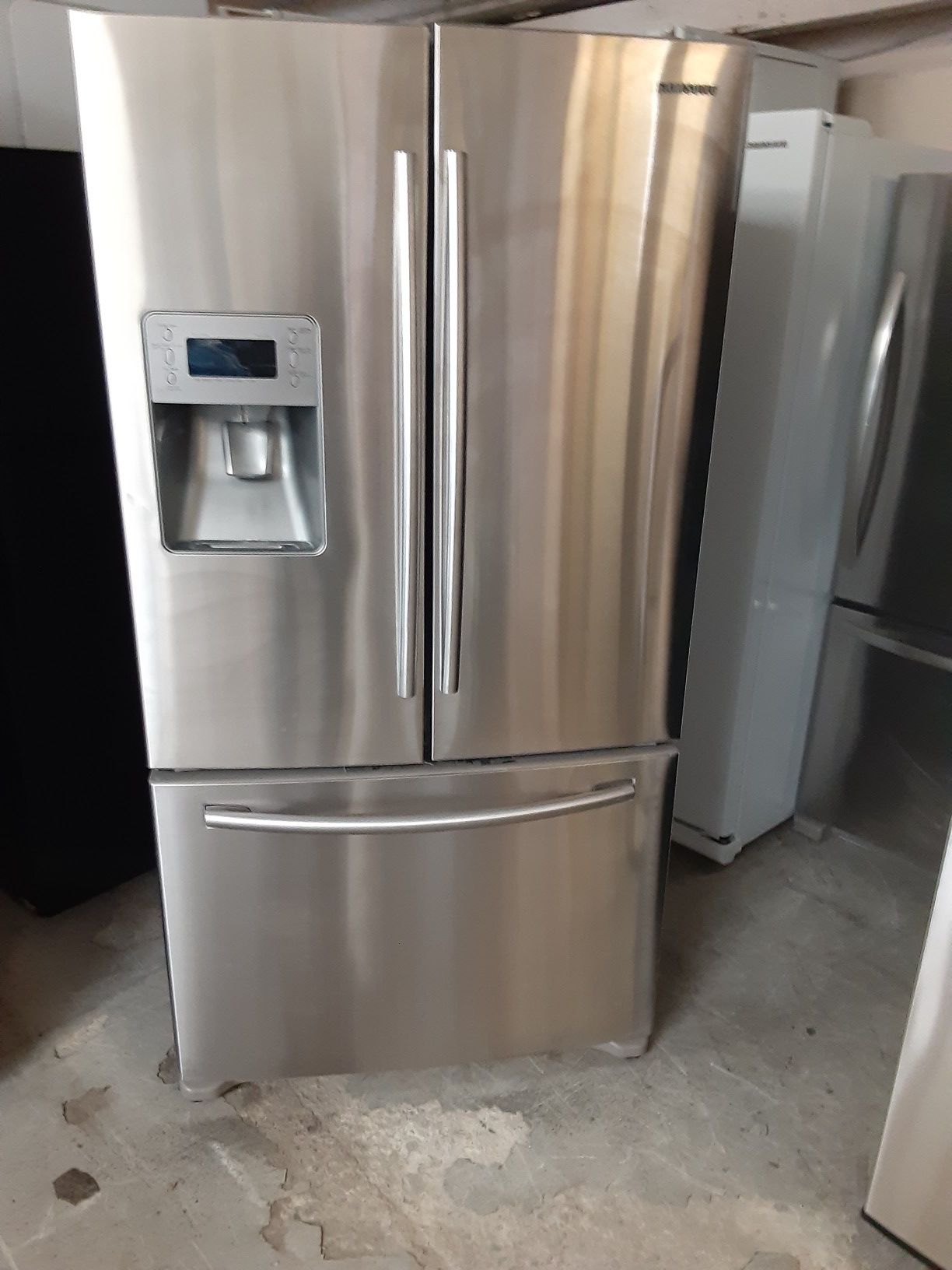 Refrigerator Samsung good condition 3 months warranty delivery and install