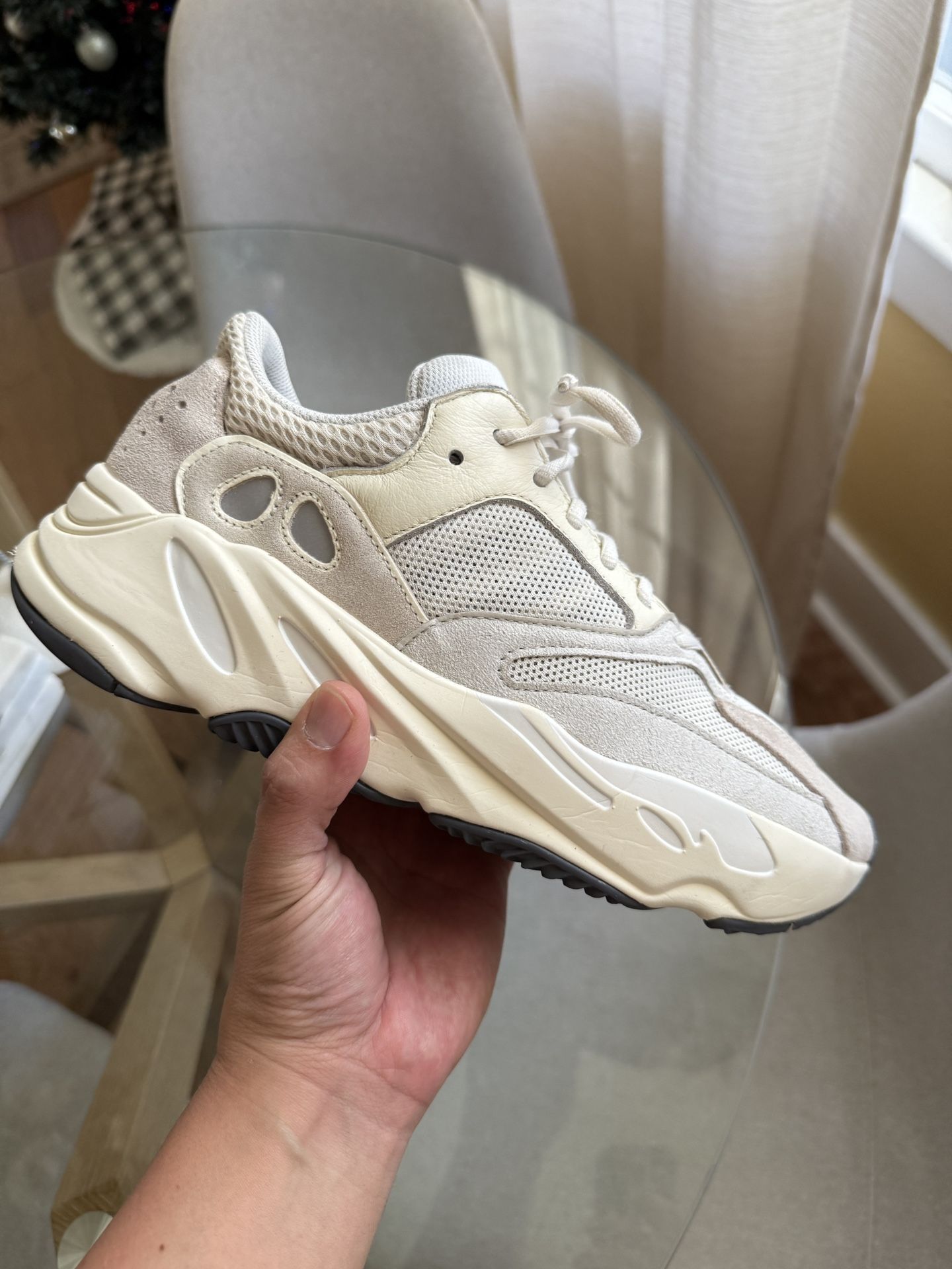 adidas Yeezy Boost 700 (Analog) 