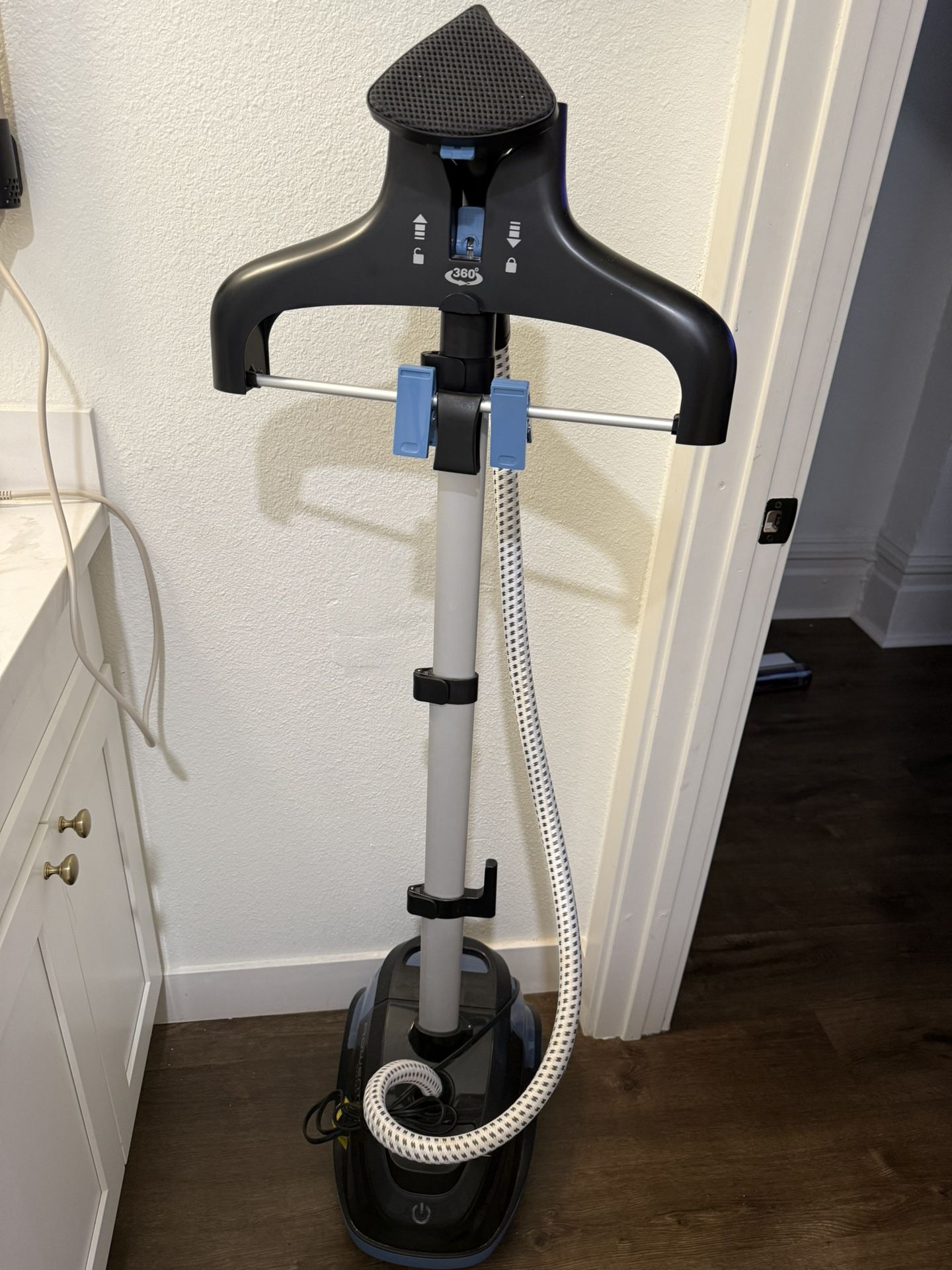 Rowenta Master 360 Full Size Steamer with Rotating Hanger