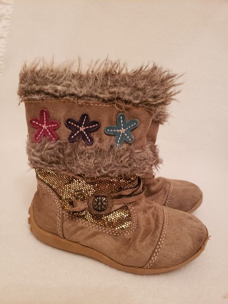 Girls size 6 boots good condition