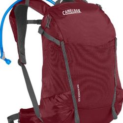 CAMELBAK Womens Rim Runner 20L Backpack X20 70OZ. 2 Liter Hydration. 1.3 Lbs New