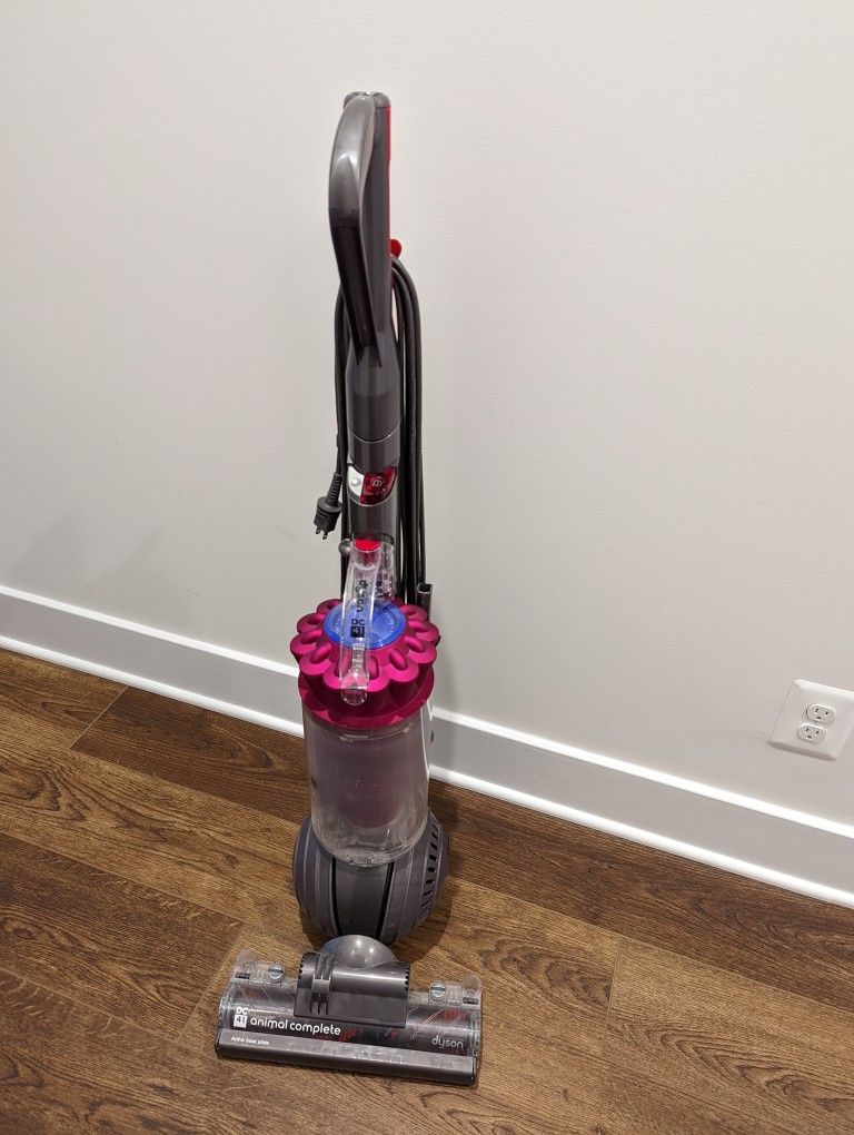 Dyson DC41 Animal Bagless Vacuum Cleaner