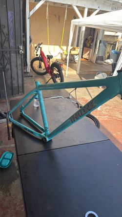Tiffany Throne 29 Frame