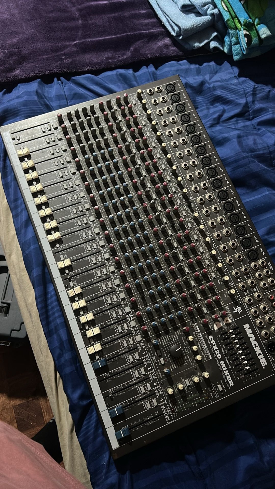 Mackie 16 Channel mixer