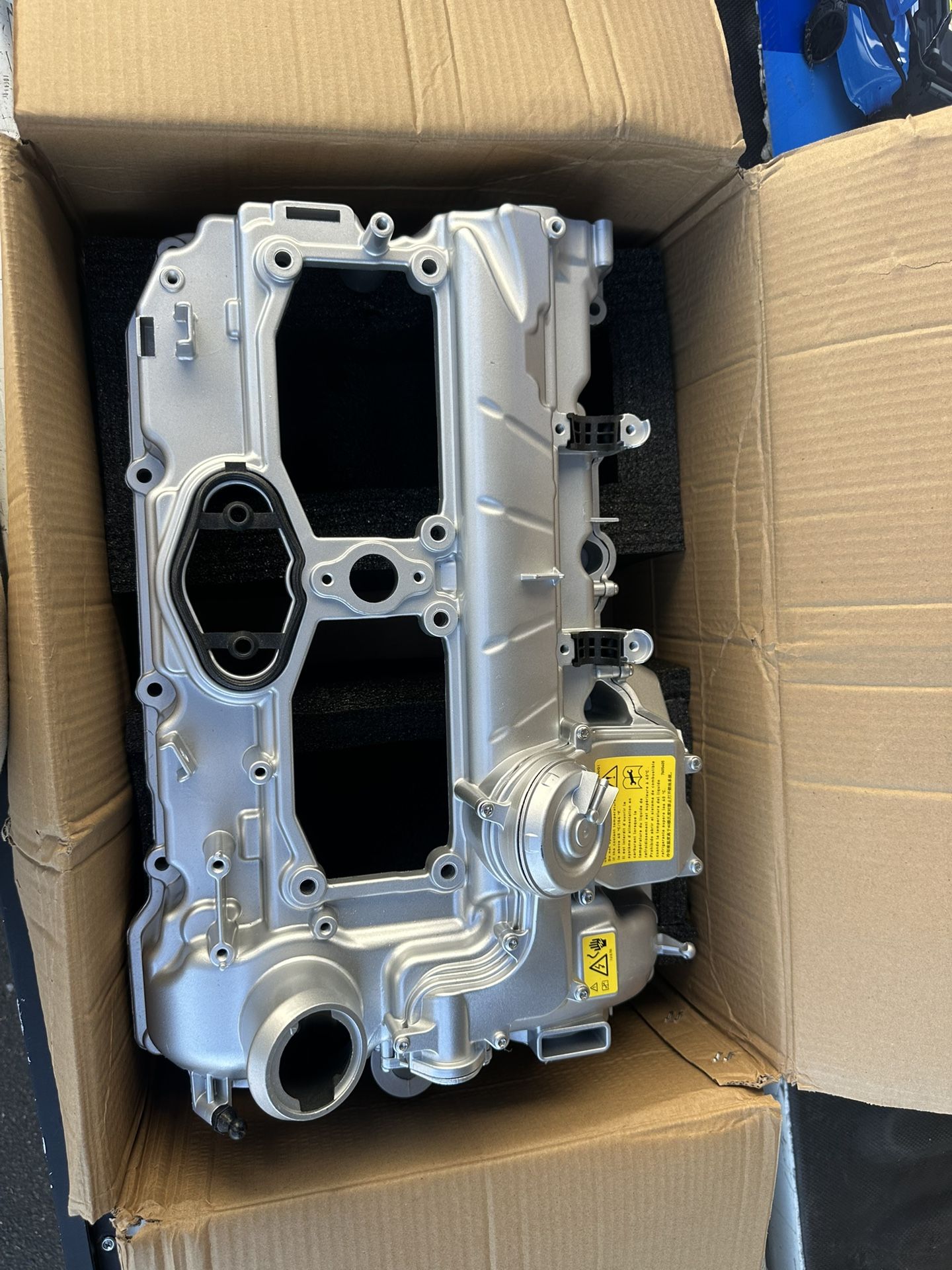 Aluminum Valve Cover Kit Compatible with BMW 328i 428i 328i xDrive 2.0L 2012-2016