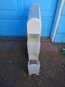 Rubbermaid Slim Storage