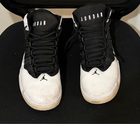 Air Jordan Max Aura Black and White