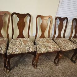set of 5 solid wood dinning chairs no rip no stains smoke pet free home