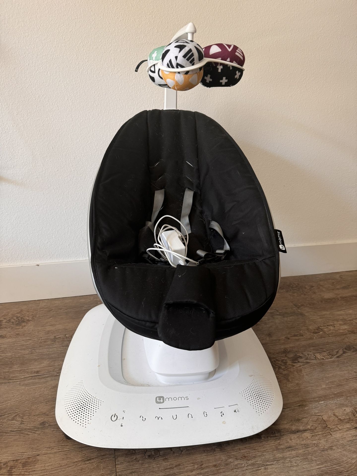 4moms MamaRoo Multi-Motion Baby Swing, Bluetooth Enabled with 5 Unique Motions