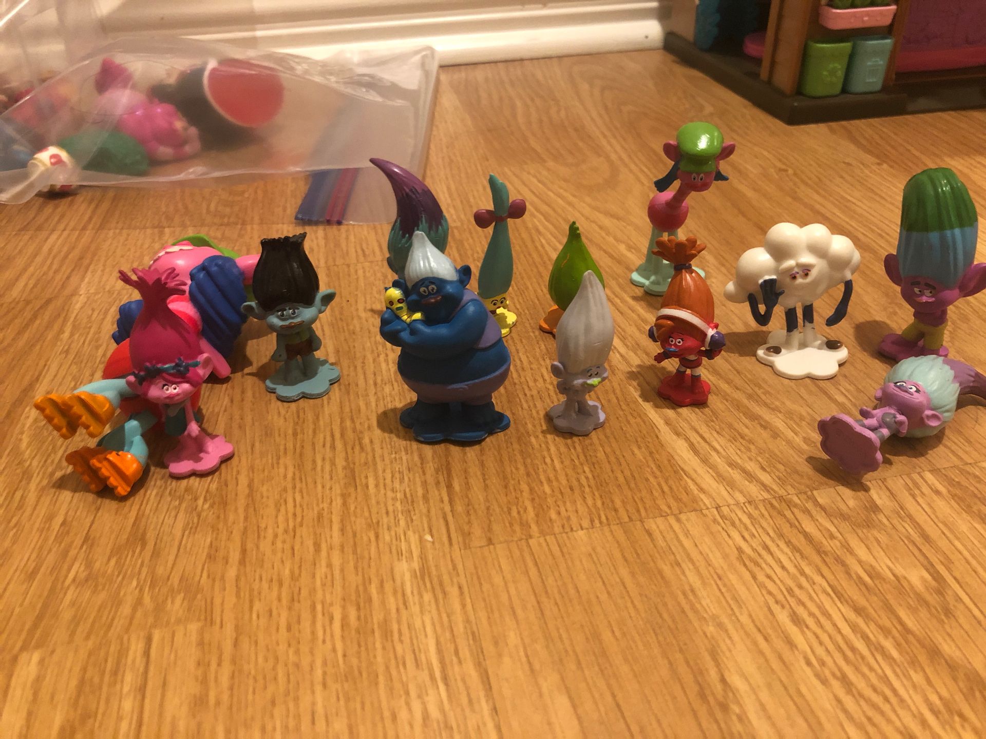 Troll figurines or cake toppers