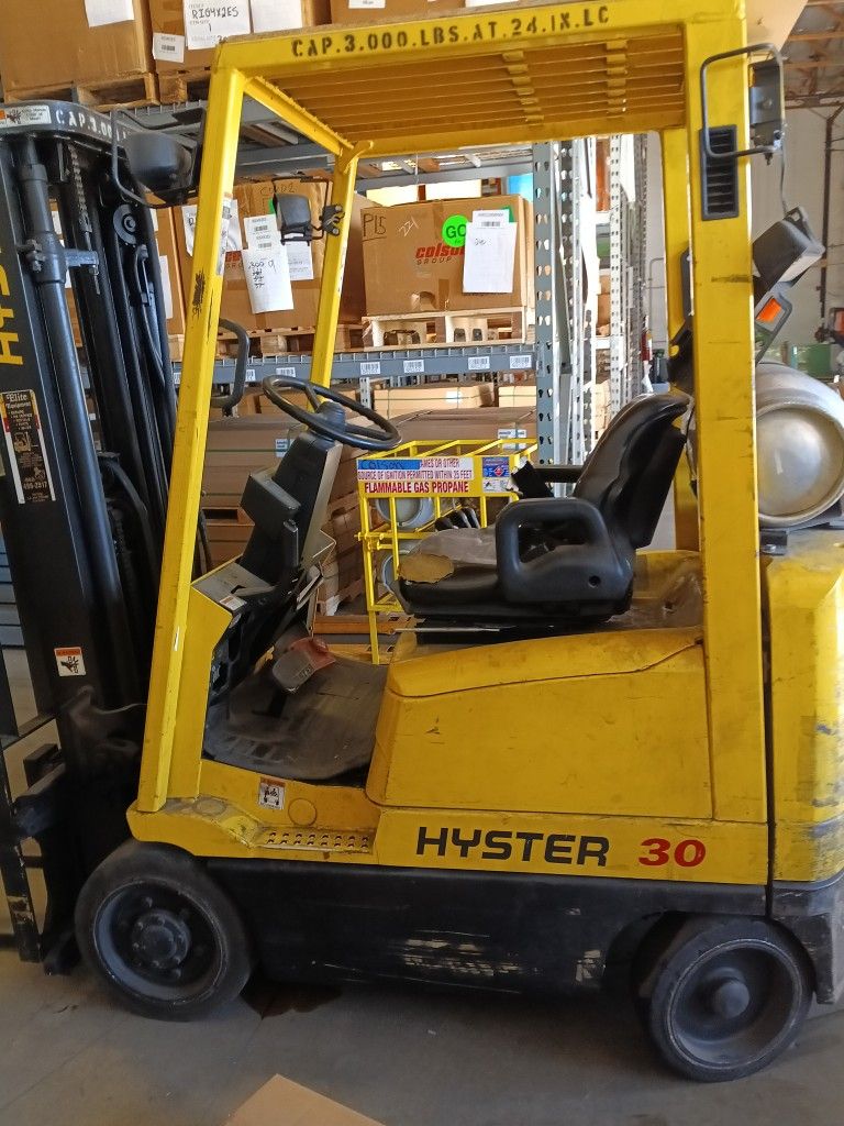 Hyster Forklift 3000 Lb Lift Capacity 3 Stage With Side Shift Runs And Operates Good