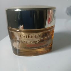 Eestee Lauder Revitalizing Supreme +