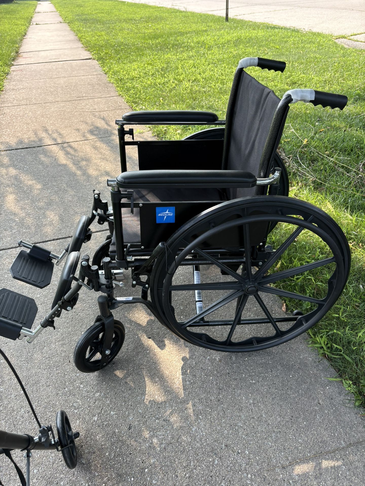 silla de ruedas y andadera nuevos 200