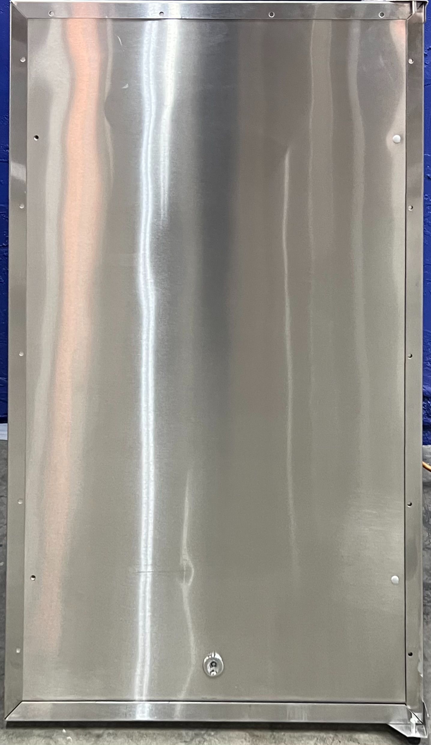 SUMMIT Refrigerator Mini Fridge FF195IF 01345 .