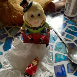 Rare HUMPTY DUMPTY KEEP SAKE BOX BRAND NEW CONDITION. HAS A SOLDIER INSIDE 