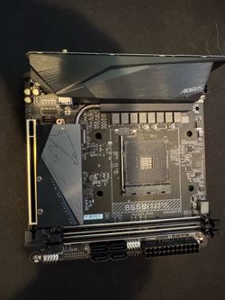 Gigabyte B5501 AORUS PRO AX AM4 Mini-ITX AMD DDR4