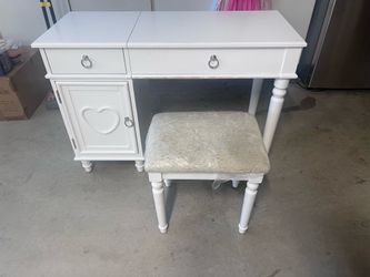 White kids table with mirror and chair