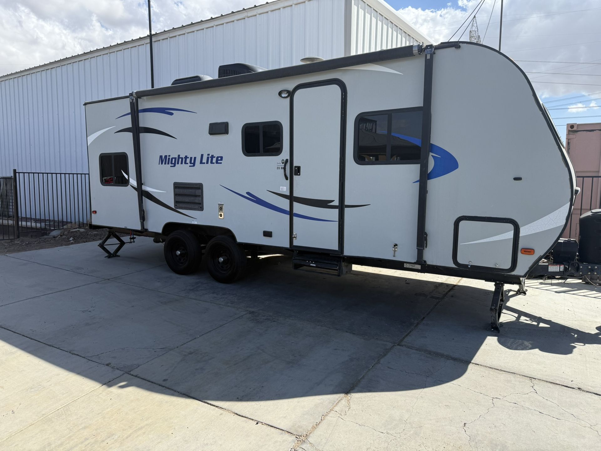 2016 Mighty Lite Trailer 20BBS Pacific coachworks