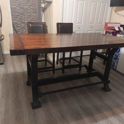 Dining Room Table And Chairs 