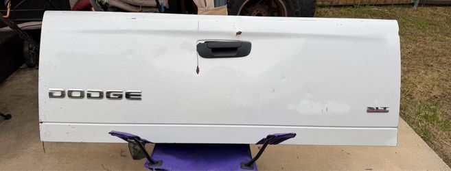 02-05 Ram tailgate