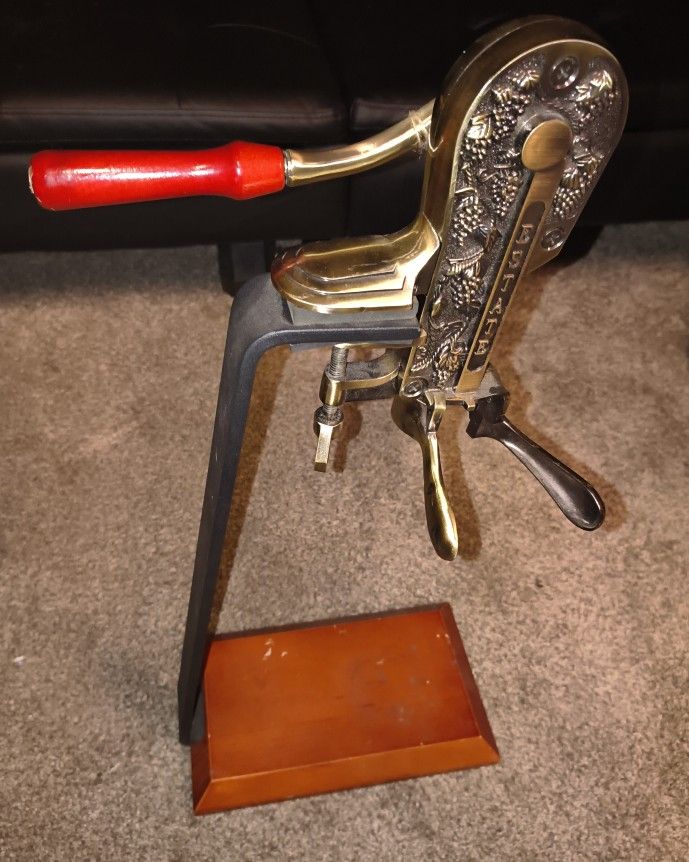 Rogar Estate Wine Corkscrew Opener