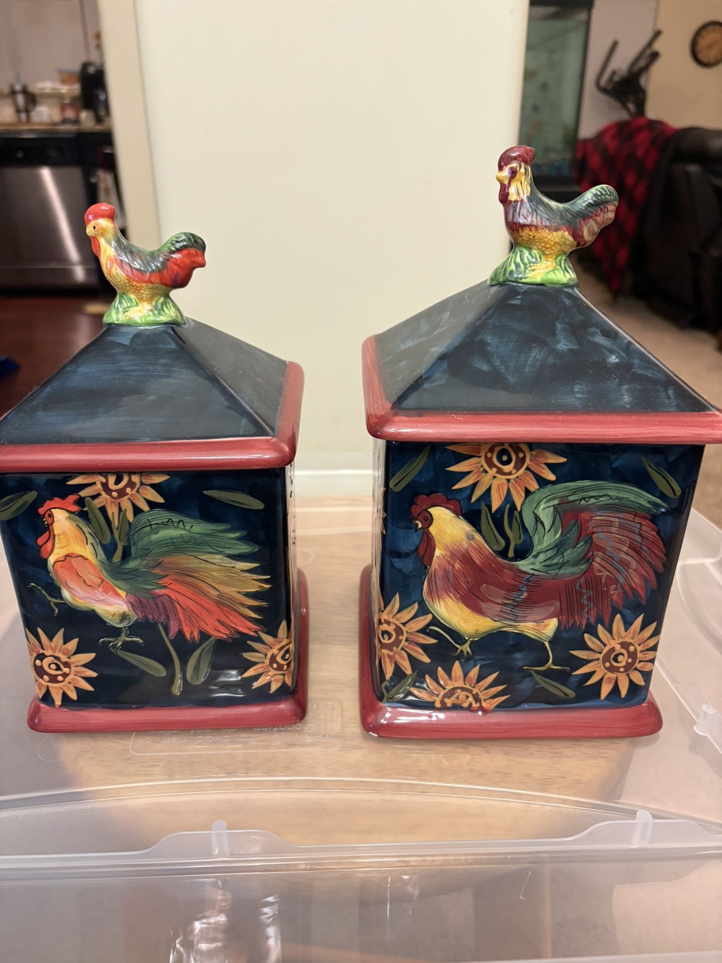 4 Rooster Canister Sets W/Lids