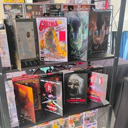 NECA ULTIMATE FIGURES