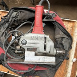 Milwaukee Heavy Duty Compact Hole Shooter with Bits