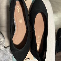 TOMS shoes. Jutti Neat Black Suede Flats - Size 7