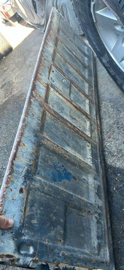 1(contact info removed) Chevy truck tailgate
