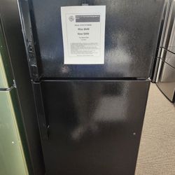 16.6 cu. ft. Top Freezer Refrigerator in Black