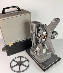 ZS3E4 USED VINTAGE KEYSTONE K109/109AZ 8MM MOVIE PROJECTOR W/ CARRY CASE