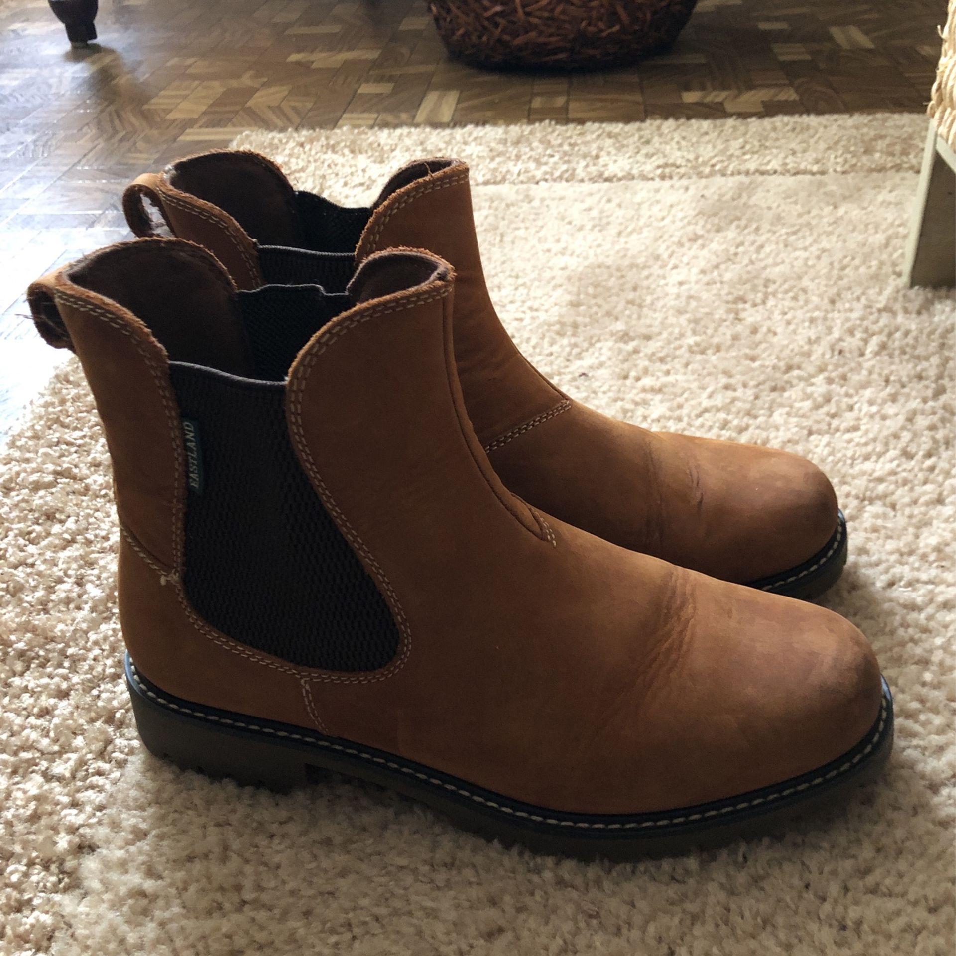 New , Women’s East side Shoe Ankle Boot 8 1/2