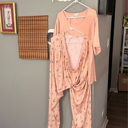 WOMENS 2 PIECE PAJAMA SET IN A 3XL SIZE ELASTIC BAND PAJAMAS AND A PULLOVER TOP