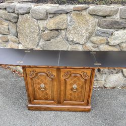 Thomasville inlaid flip-top Server with raised panel doors