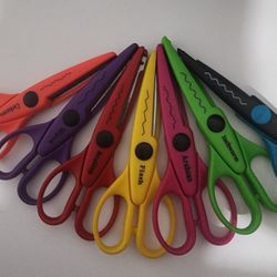 Craft Set/7 Scissors Different Designs EUC 