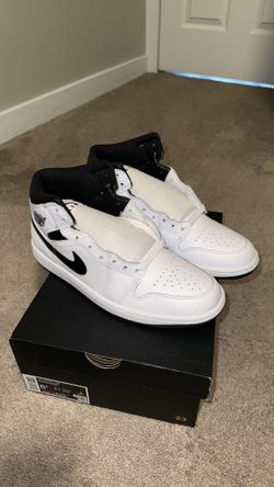 Jordan 1 Reverse Panda Mid