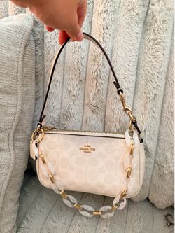 Coach Nolita 19