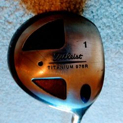 Titleist 976R Driver.