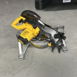 DEWALT 10” Compound Miter Saw 