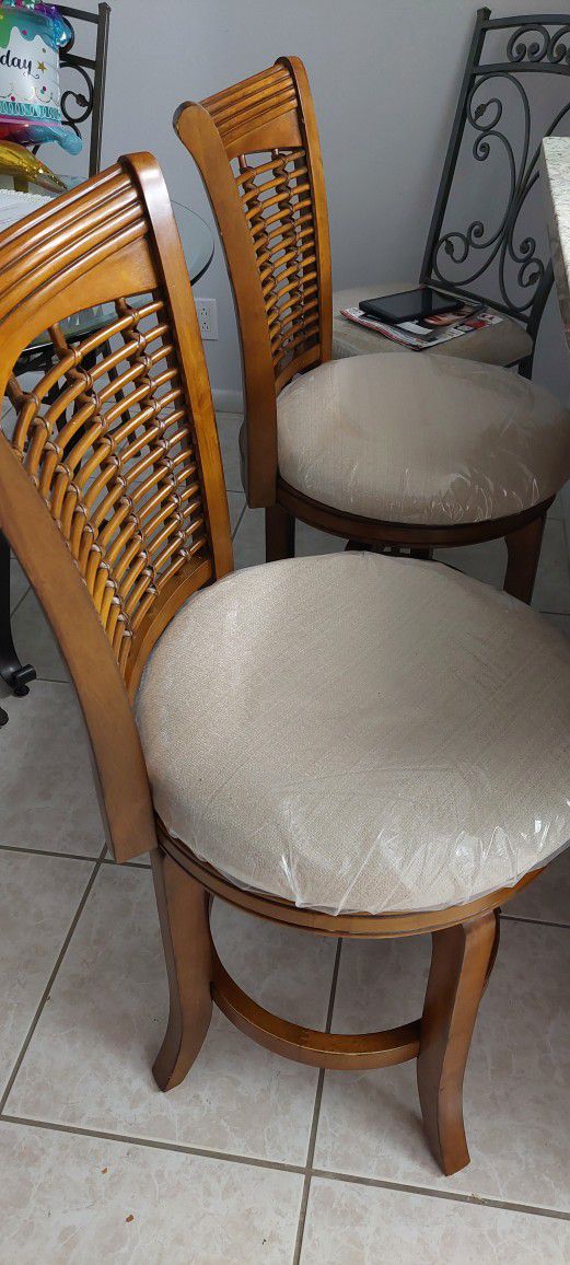 Bar Stool Exelent Condition 22 Inches High 29 Approx Unches Total $80