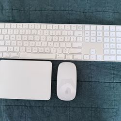 Apple Magic Keyboard With Touch ID, Magic Trackpad multi Touch Surface (lightning), magic mouse (lightning)