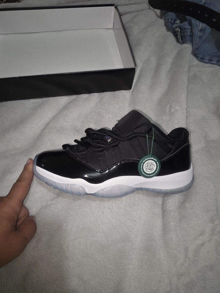 Retro Jordan 11 Size 9.5